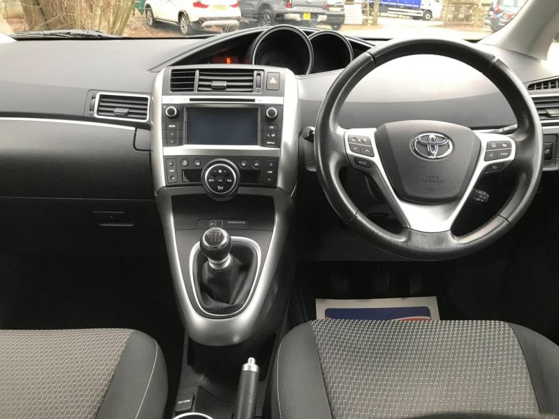 TOYOTA VERSO
