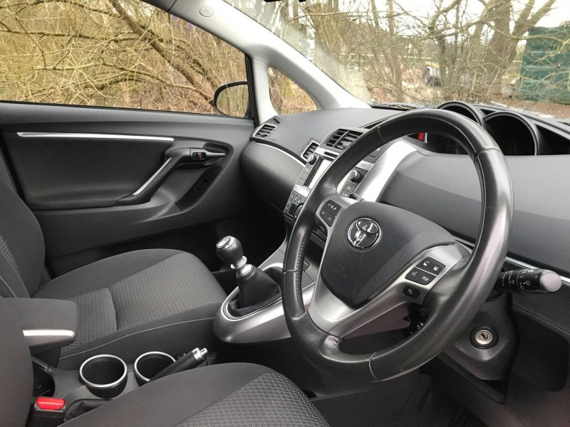 TOYOTA VERSO