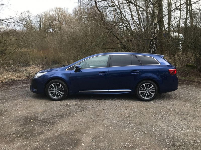 TOYOTA AVENSIS