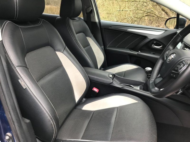 TOYOTA AVENSIS