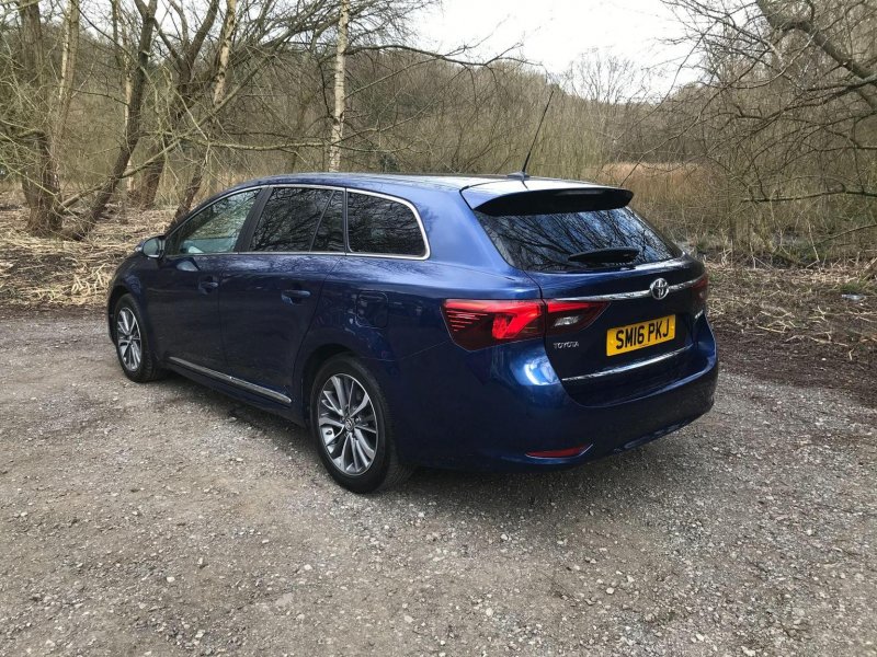 TOYOTA AVENSIS