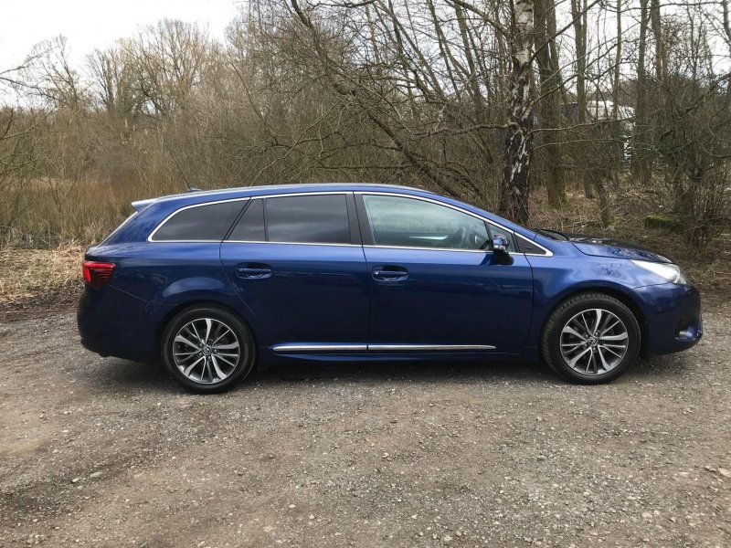 TOYOTA AVENSIS