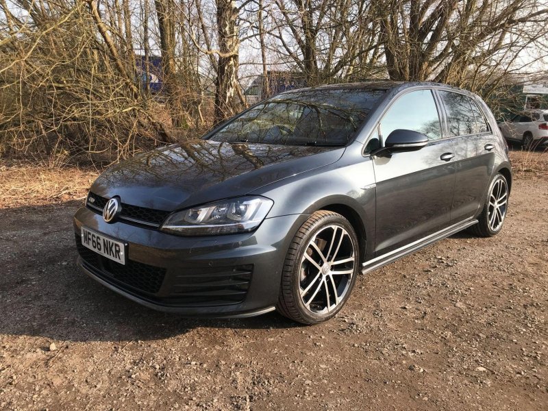 VOLKSWAGEN GOLF
