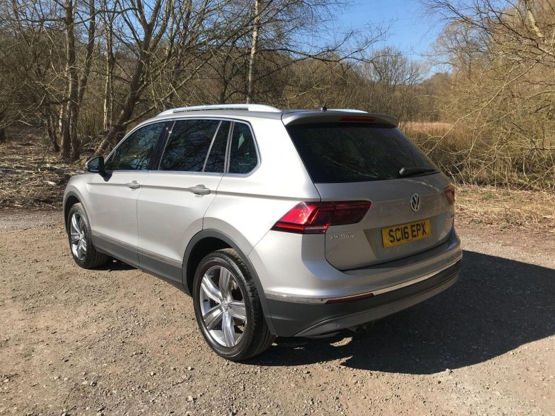 VOLKSWAGEN TIGUAN