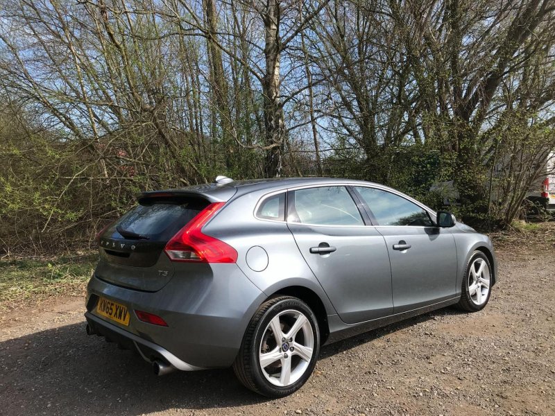 VOLVO V40