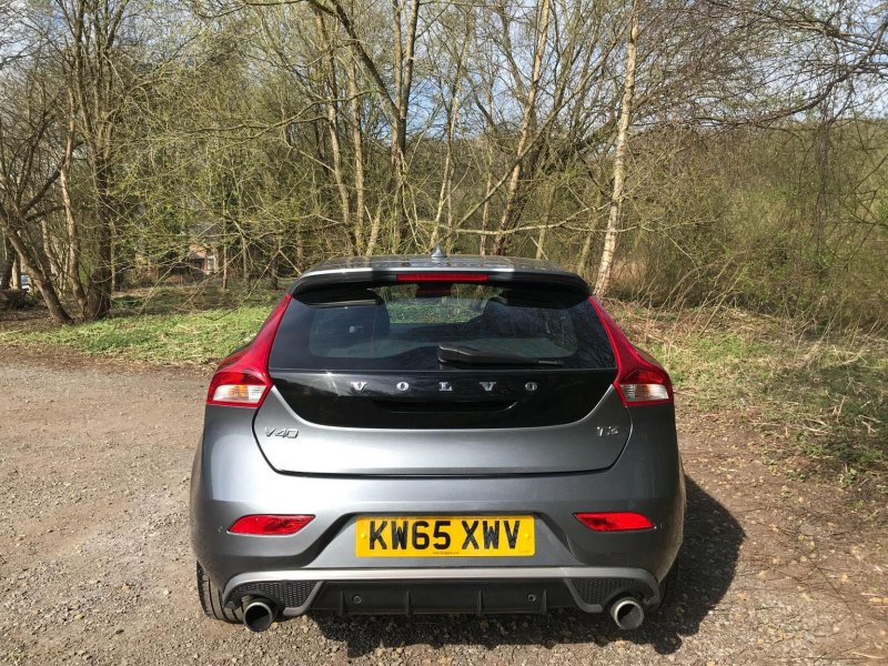 VOLVO V40