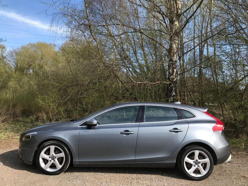 VOLVO V40